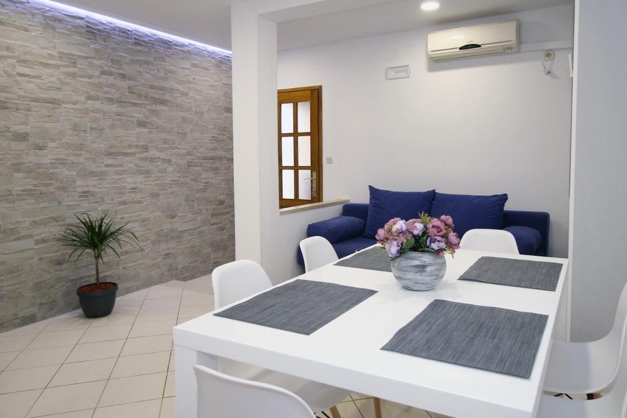 Apartments Miovic 몰루나트 외부 사진